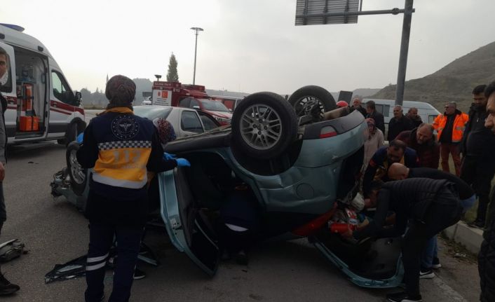 Amasya’da iki otomobil çarpıştı: 3 yaralı