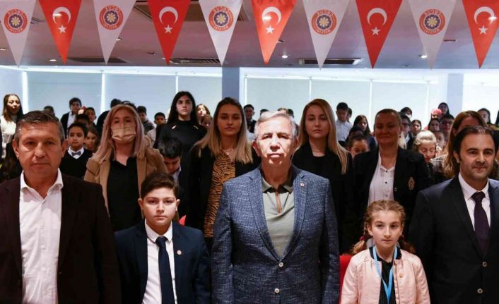 ’Çocuk Meclisi’ üyeleri mazbatalarını Mansur Yavaş’tan aldı