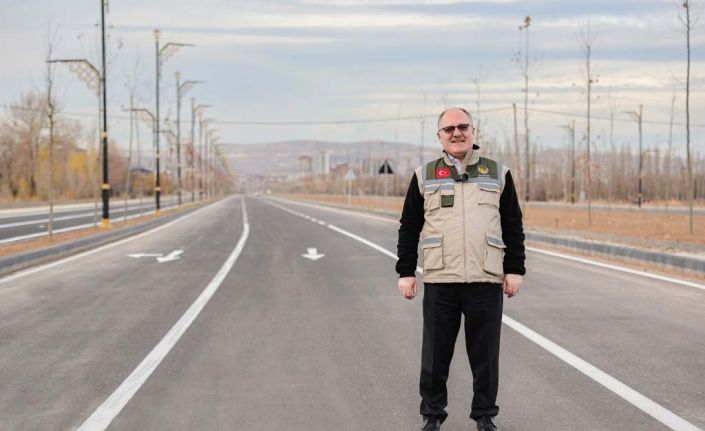 Cumhurbaşkanının adını taşıyor, beklenen bulvar trafiğe açıldı