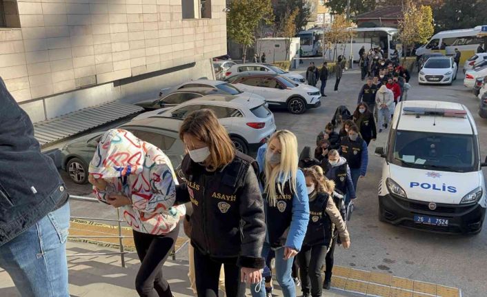 Dolandırıcılık zanlısı kadınlardan ilginç işaret ve sözler