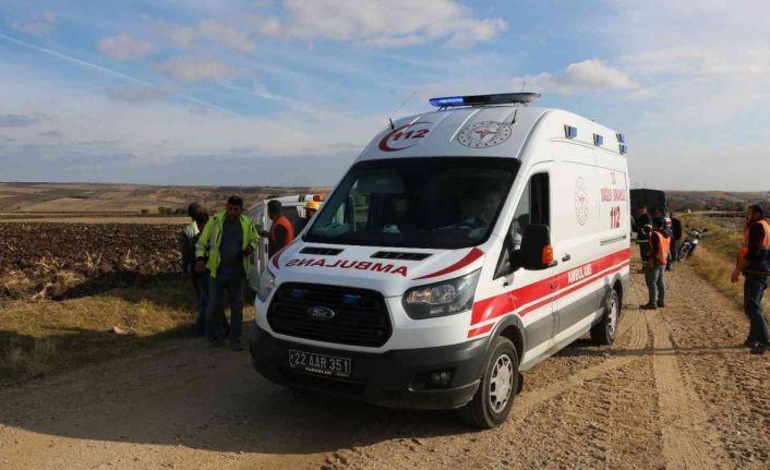 Edirne’de devrilen araçta sıkışan sürücüyü itfaiye kurtardı