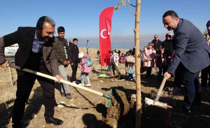 Edremit’te "Milli Ağaçlandırma Günü” seferberliği