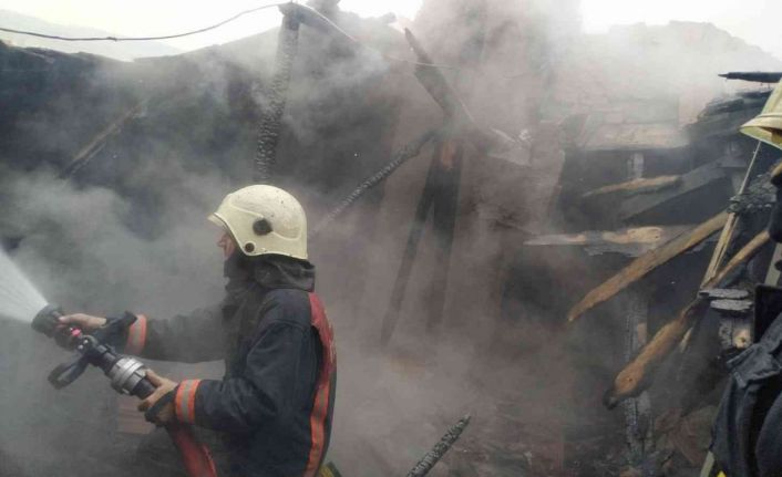 Elazığ’da çatı yangını korkuttu