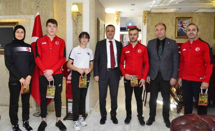 Gümüşhane’de dünya şampiyonları altınla ödüllendirildi