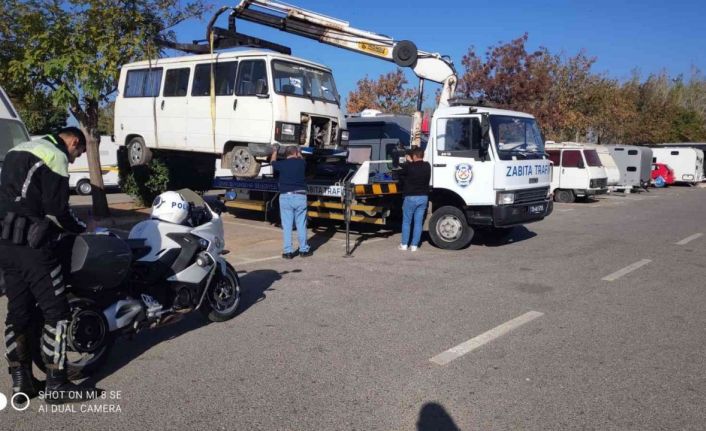 İnciraltı Kent Ormanı’ndaki karavanlar kaldırıldı