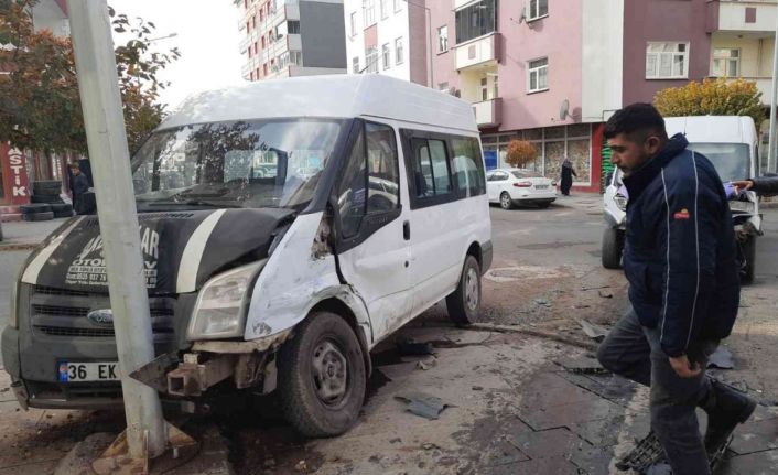 Kars’ta trafik kazası: 3’ü çocuk, 5 yaralı