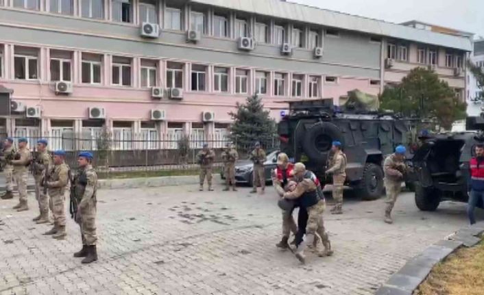 Muş’ta yakalanan PKK/KCK’lı terörist ile 2 iş birlikçi tutuklandı