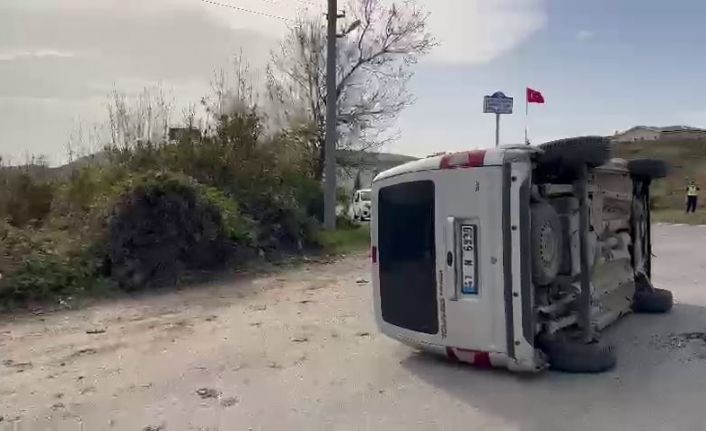 Otomobil ile hafif ticari araç çarpıştı: 1 yaralı