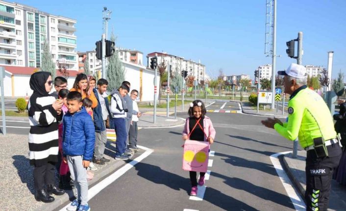 Özel gereksinimli öğrencilere uygulamalı trafik eğitimi