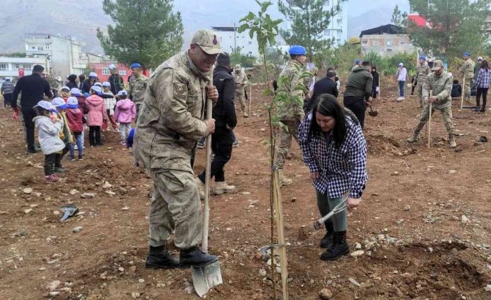 Sason’da 14 bin fidan toprakla buluşturuldu