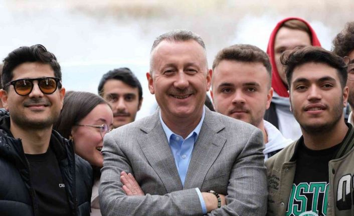 Şehrin kalbinde yürüdüler