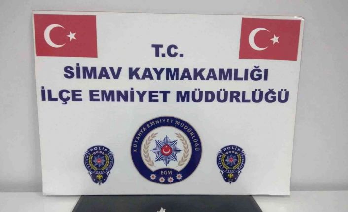 Simav’da 3 kişinin bulunduğu araçta uyuşturucu ele geçirildi