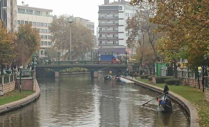 Soğuğa rağmen gondol keyfi devam ediyor