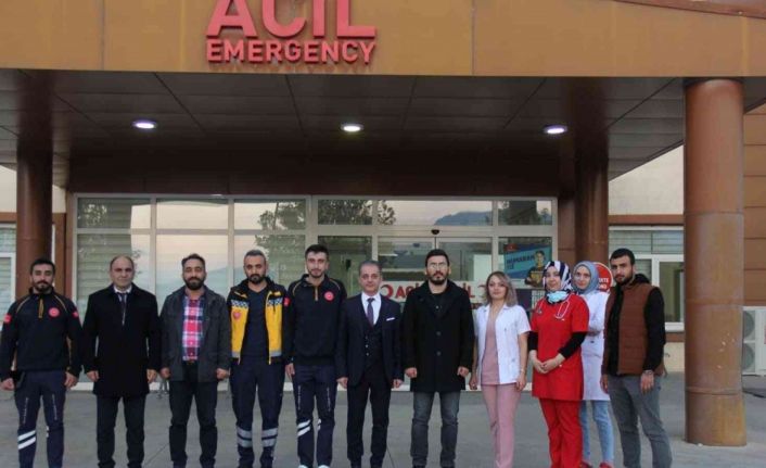 Tekin, ilçe hastanelerinde incelemelerde bulundu