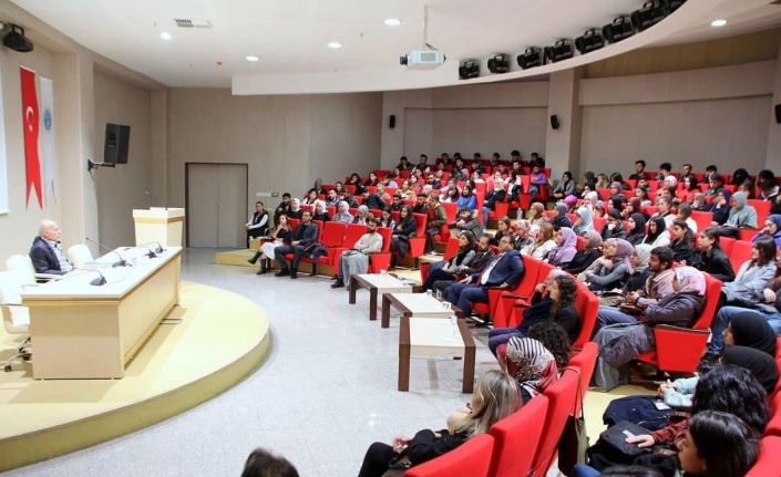Üniversitede “Günlerden Öğretmen” söyleyişi
