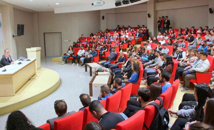 Üniversitede “Spor Yönetimi ve İstihdam” konferansı