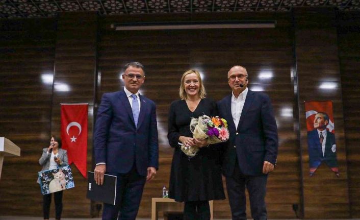 Van Büyükşehir Belediyesinden ’Liderlik’ konulu konferans