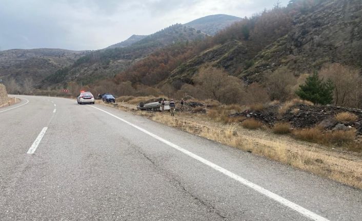 Virajı alamayan kamyonet şarampole devrildi: 1 yaralı