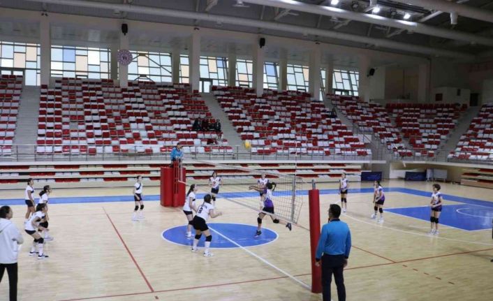 ‘Yıldız Kız’ voleybol müsabakaları devam ediyor