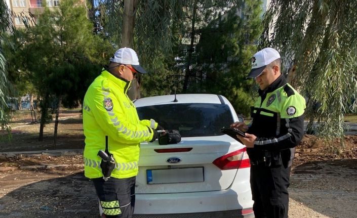 Ambulansa yol vermeyen sürücüye cezai işlem