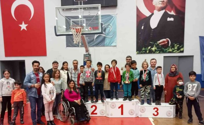 Aydın’da minik satranç şampiyonları ödüllendirildi