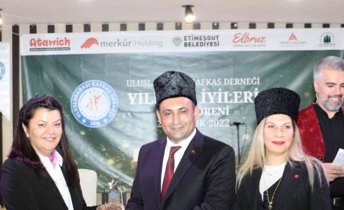 Çerkeslerden Başkan Yılmaz’a ’Yılın En Başarılı Belediye Başkanı’ ödülü