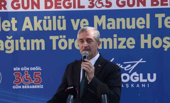 Engelliler için 137 akülü ve manuel sandalye