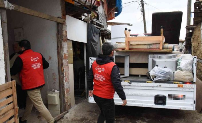 Evi yanan yaşlı kadına belediyeden yardım eli uzandı