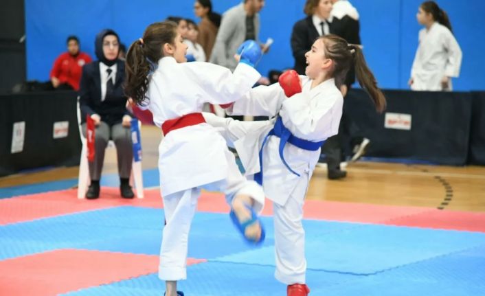 Genç karateciler 45 madalya topladı