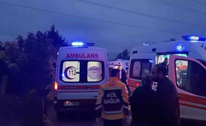 Hatay’da tarım işçilerini taşıyan midibüs devrildi: 14 yaralı