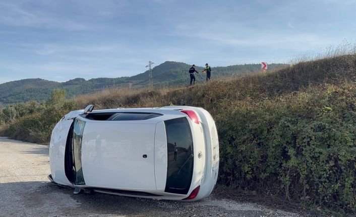 İznik’te otomobil şarampole uçtu: 2 yaralı