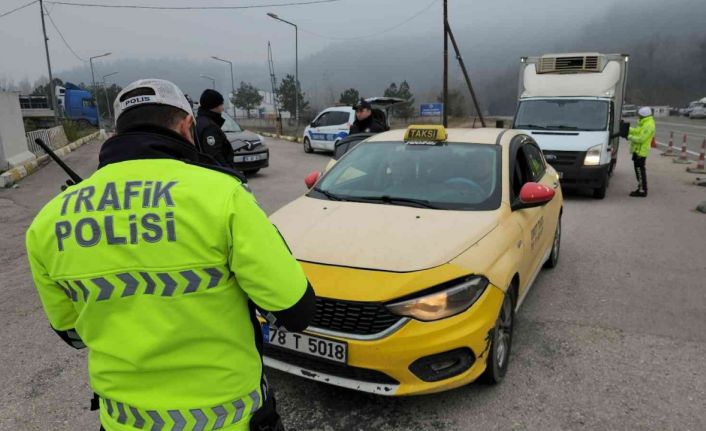 Karabük’te zorunlu ‘kış lastiği’ denetimleri başladı