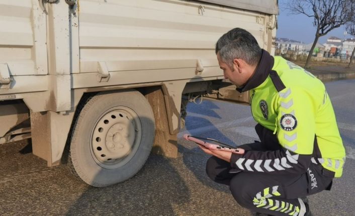 Kış lastiğinde kurallara uymayan sürücülere ceza