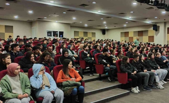 Liseli öğrencilere siber suçlarla mücadele semineri verildi