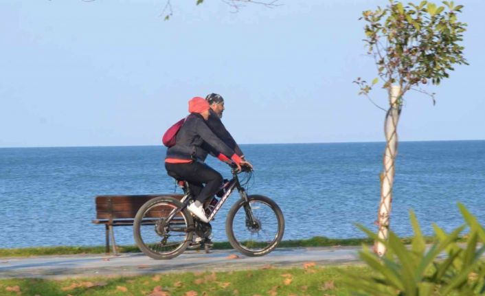 Ordu’da kış mevsiminde yaz havası sahilleri doldurdu