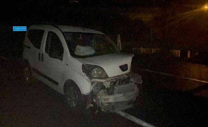 Otomobille hafif ticari araç çarpıştı: 1 ölü