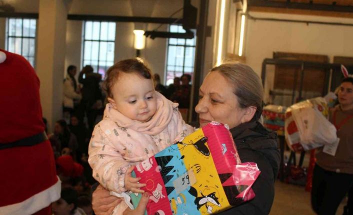 Sinop’ta çocuklar hayallerindeki hediyelere kavuştu