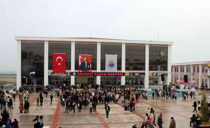 Sinop’ta Geleneksel Hamsi Şenliği renkli anlara sahne oldu