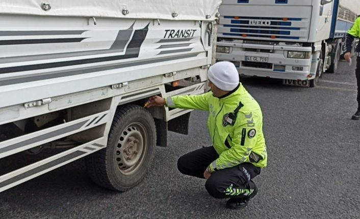 Sivas’ta lastikler denetlendi