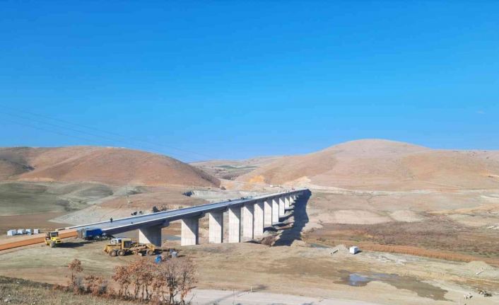 Tunceli’de 4 ilçeyi birbirine bağlayan köprü bitmek üzere