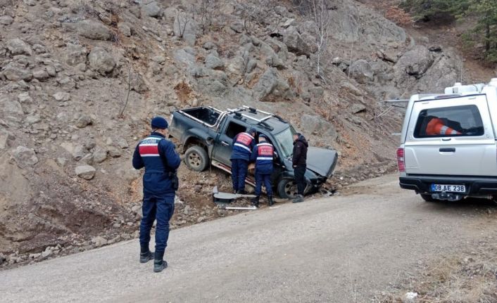 Uçuruma yuvarlanan aracın sürücüsü için arama kurtarma çalışması başlatıldı