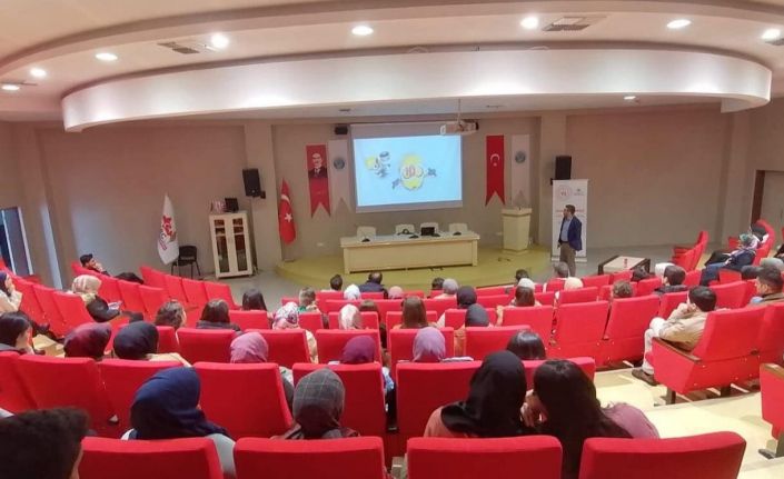 Üniversitede kariyer geliştirme eğitimi verildi