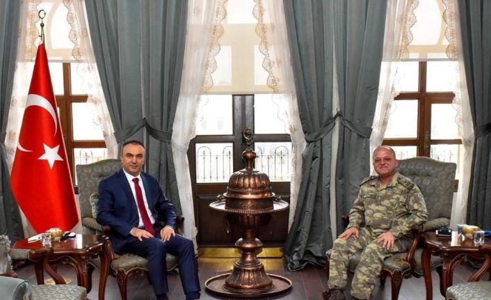 Vali Soytürk, Tuğgeneral Oruçoğlu ile bir araya geldi