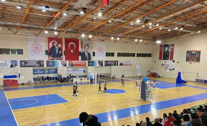 100. Yıl Cumhuriyet Voleybol Turnuvasının açılışı yapıldı