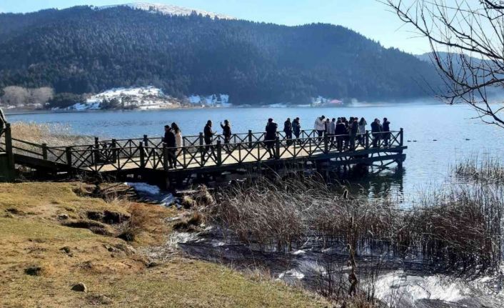 Abant’ta güneşli havanın tadını çıkardılar