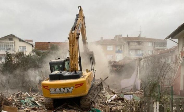 Asrın felaketini yaşayan ilçede yıkılan bina sayısı 111 oldu