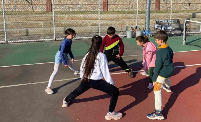 Aydın’da çocuklar hem eğleniyor, hem spor yapıyor