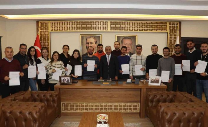 Başkan Kaplan sözleşmeli personelin kadro sevincine ortak oldu
