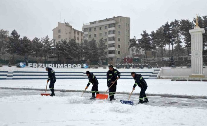 Büyükşehir kışla mücadelede de 7/24 görevinin başında