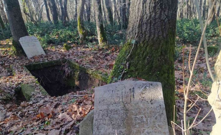 Çatalca’da eski köy mezarlığı defineciler tarafından talan edildi